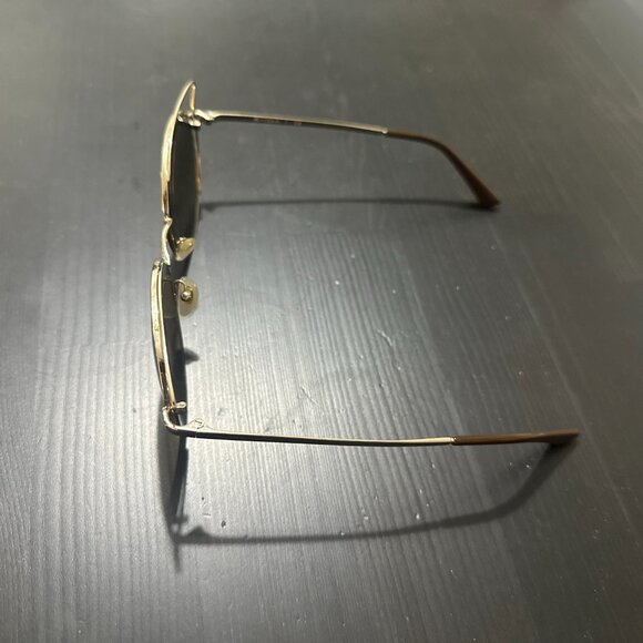 Vogue Round Gold Wire Sunglasses – Mirror Lenses, Chic & Lightweight - Picture 6 of 9